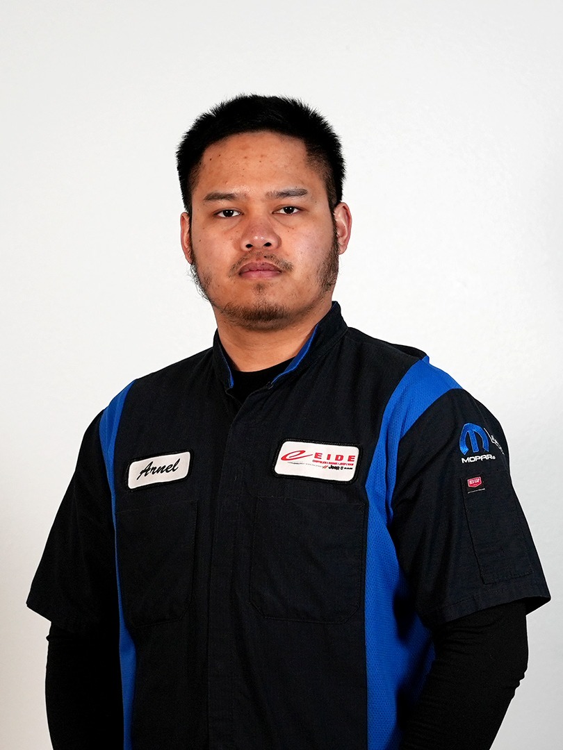 Mobile Service Technician Arnel Bustamante in Service at Eide Chrysler